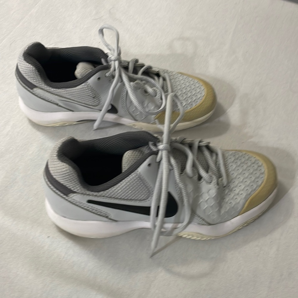 Nike Volleyball shoes - Nike - size 6 - for volleyball!